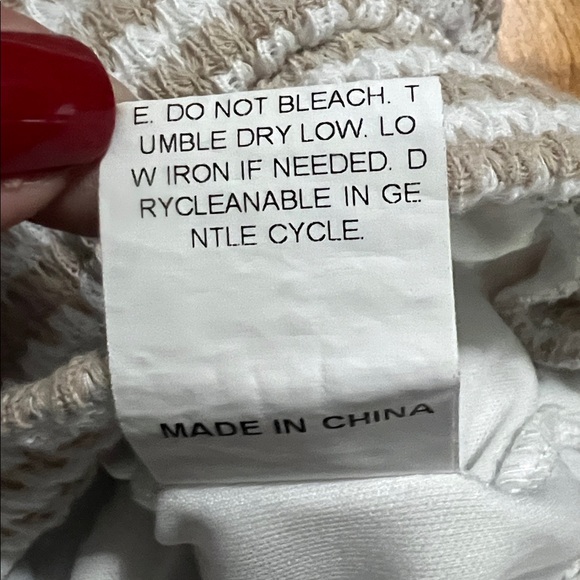 Women's Stripped Tan & White Shorts Size M Coastal Beach Resort Nautical - Picture 7 of 7